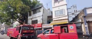 गोला रोड में भीषण आग से मची अफरा-तफरी,&hellip;
