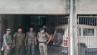 पूर्व सांसद के परिसर में नकली दवाओं का खेल, ड्रग विभाग की छापेमारी से मचा हड़कंप