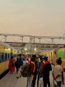 भीषण गर्मी में गया जंक्शन पर यात्री बेहाल,&hellip;
