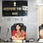 बक्सर में डीएम का सख्त एक्शन: लंबित मामलों पर फटकार, गैरहाजिर अफसरों से मांगा जवाब
