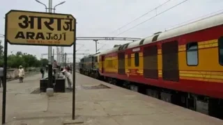 135 करोड़ कमाने वाला आरा जंक्शन फिर भी उपेक्षित: 24 साल से नहीं रुकी पटना-इंदौर एक्सप्रेस, यात्रियों में बढ़ा आक्रोश