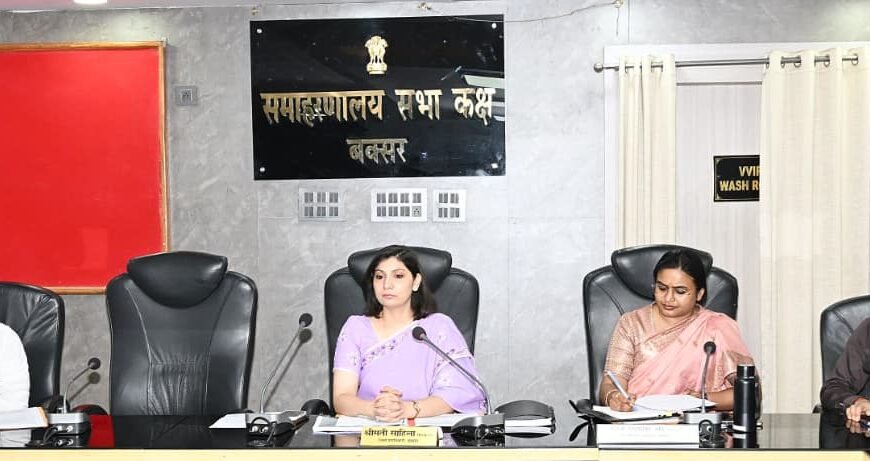 मानसून से पहले डीएम का बड़ा एक्शन: जलजमाव, स्वच्छता और सुरक्षा पर कड़े निर्देश, शहरों में लगेंगे सीसीटीवी कैमरे