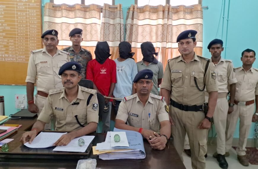 एक ही रात पांच घरों में मचा था आतंक: पुलिस ने दबोचे चोर गिरोह के तीन सदस्य, नकदी बरामद, एक फरार