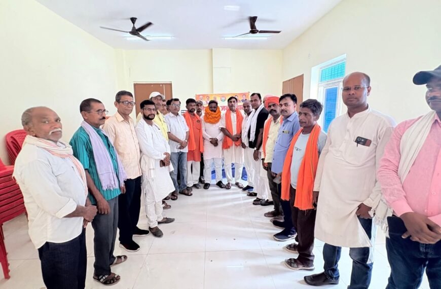 नालंदा में बीजेपी का जनसंपर्क अभियान तेज: गांव-गांव पहुंच रहे नेता, मोदी सरकार के 12 वर्षों की उपलब्धियां गिनाकर साध रहे जनता का भरोसा