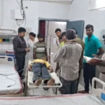 स्कॉर्पियो से लाकर सड़क किनारे फेंका गया घायल युवक, मोहनिया में मची सनसनी