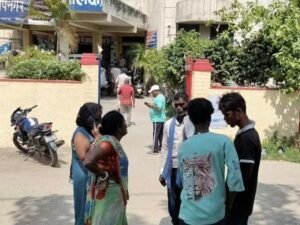 चोरी के शक में भीड़ ने दो युवकों&hellip;