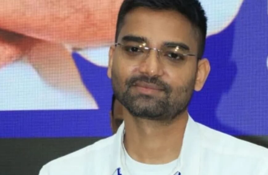 सुप्रीम कोर्ट के नोटिस से बढ़ी सियासी हलचल: मंत्री दीपक प्रकाश की कुर्सी पर संकट, इस्तीफे के सवाल पर तोड़ी चुप्पी