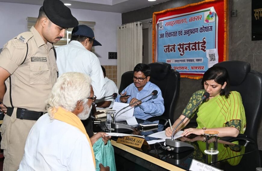 जनता दरबार में उमड़ी फरियादियों की भीड़, डीएम ने 44 मामलों पर दिए त्वरित कार्रवाई के निर्देश