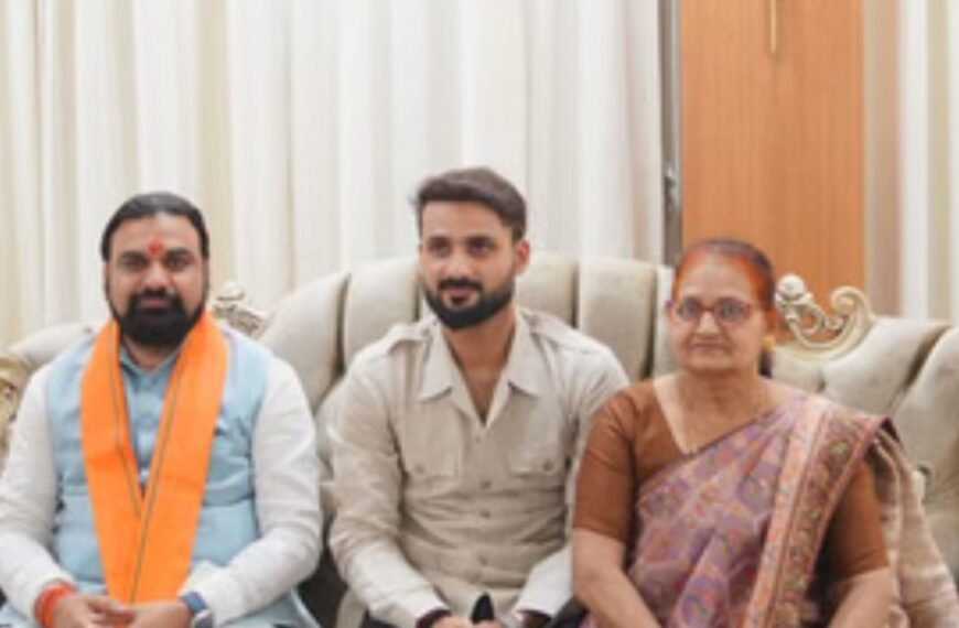 क्रिकेटर आकाशदीप के घर पहुंचे मुख्यमंत्री सम्राट चौधरी: विवाह से पहले दिया आशीर्वाद, गांव में उमड़ी भीड़