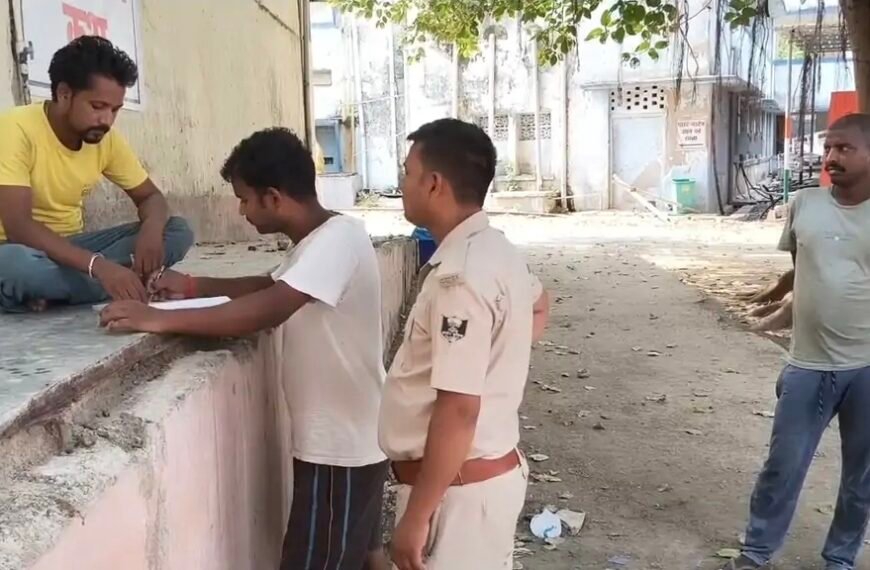 बेटी के प्रेम विवाह का सदमा: ससुराल में फंदे से लटका मिला मजदूर, परिवार में मचा कोहराम