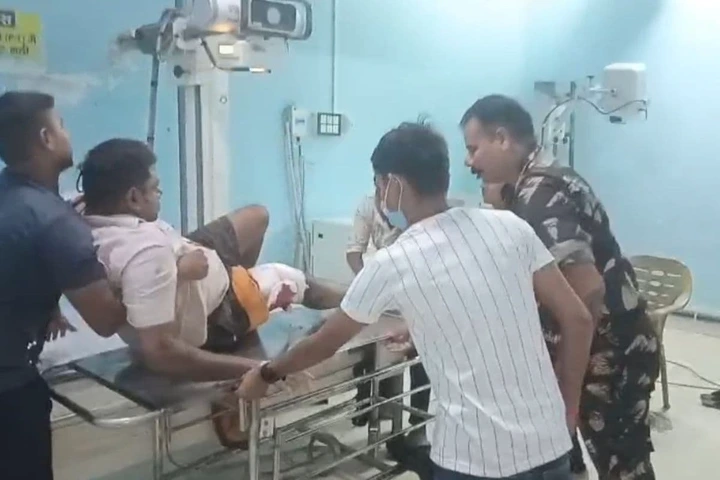 छीनतई का विरोध पड़ा भारी: चाय दुकानदार को गोली मार लूटने की कोशिश, हालत गंभीर