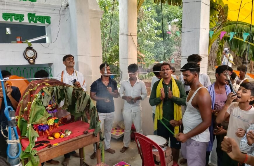 24 घंटे गूंजता रहा हरे राम-हरे कृष्ण, भट्टबिगहा में अखंड हरि कीर्तन के समापन पर उमड़ा आस्था का सैलाब