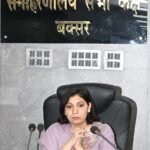 बैठक में फूटा डीएम का गुस्सा: अनुपस्थित अफसरों पर कार्रवाई के आदेश, लापरवाही पर कड़ी चेतावनी