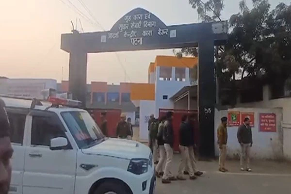 बेऊर जेल में जंगलराज का खुलासा: अवैध मेस, महंगी कैंटीन और कुख्यात अपराधियों संग रखे गए युवा बंदी, अधीक्षक निलंबित