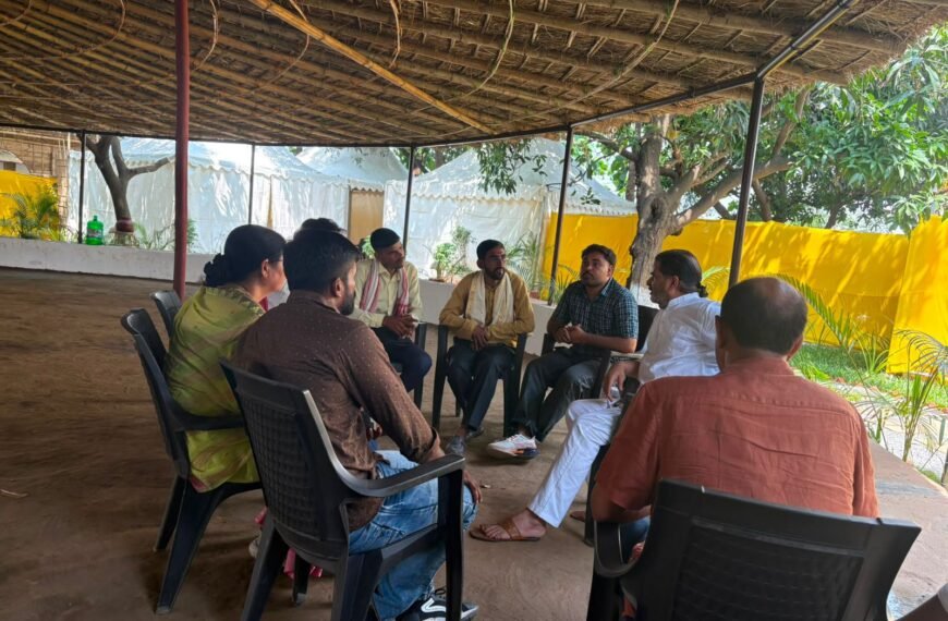 एनकाउंटर पर उठे सवाल: भरत तिवारी के परिजन पहुंचे प्रशांत किशोर के दरबार, न्याय की लगाई गुहार
