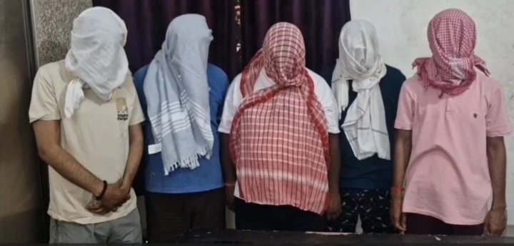 बैंक नौकरी दिलाने के नाम पर करोड़ों की ठगी: पटना में फर्जी सेटिंग गैंग का भंडाफोड़, 5 गिरफ्तार