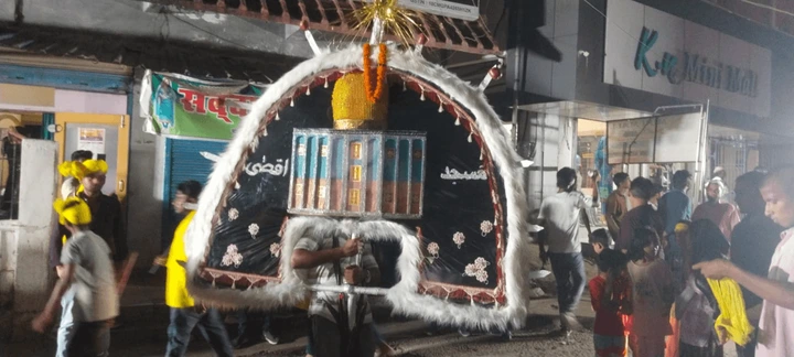 आधी रात तक हाई अलर्ट: कड़ी सुरक्षा के साए में निकले मुहर्रम के जुलूस, संवेदनशील इलाकों पर पैनी नजर