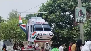 हेलीकॉप्टर ताजिया बना आकर्षण का केंद्र: हिंदू कारीगर की अनोखी कला ने जीता सबका दिल, मुहर्रम पर गंगा-जमुनी तहजीब की मिसाल, दूर-दूर से उमड़ी लोगों की भीड़