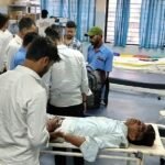 इयरफोन बना हादसे की वजह: ट्रेन की चपेट में आया युवक, हालत गंभीर