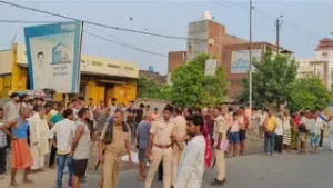 दुकान खोलने निकले मिठाई व्यवसायी की ट्रक की&hellip;