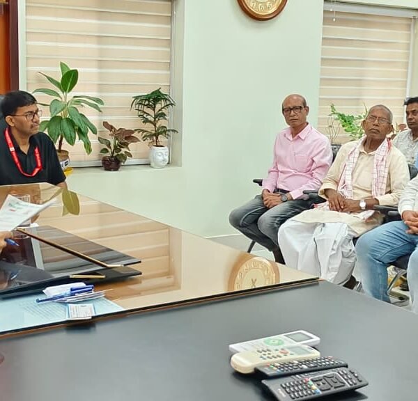 बिना पैसे नहीं होता काम की गूंज से…
