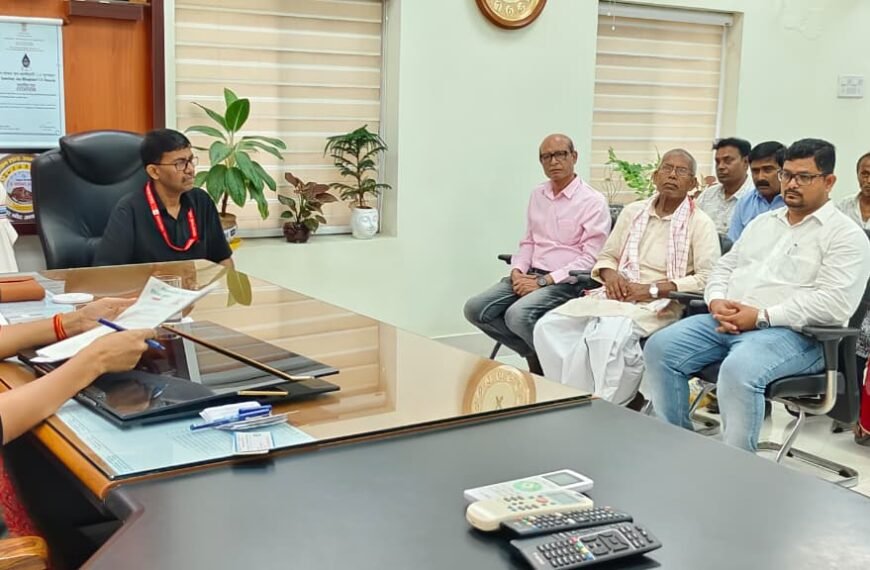 बिना पैसे नहीं होता काम की गूंज से हिला समाहरणालय: जनता दरबार में भ्रष्टाचार के आरोपों पर डीएम सख्त, कई मामलों की जांच के आदेश