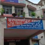 सूने घरों पर चोरों का धावा: ताले तोड़ लाखों के जेवर-नकदी समेट ले उड़े बदमाश, गांव में दहशत का माहौल