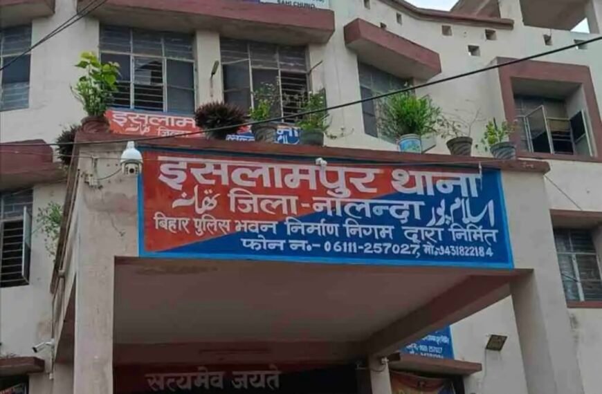 सूने घरों पर चोरों का धावा: ताले तोड़ लाखों के जेवर-नकदी समेट ले उड़े बदमाश, गांव में दहशत का माहौल