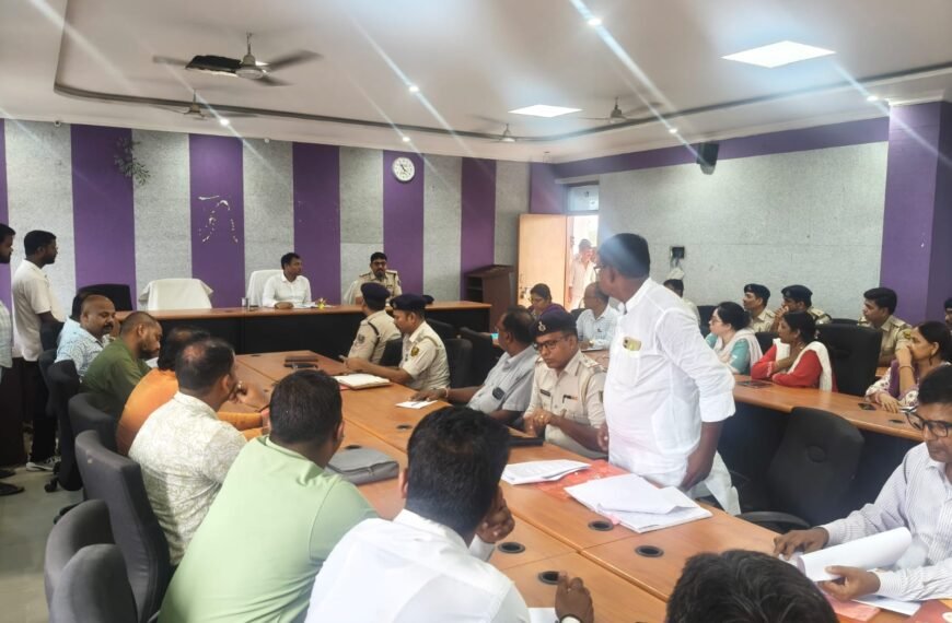 दलित-आदिवासी उत्पीड़न मामलों पर सख्त हुआ प्रशासन, एसडीओ ने दिया त्वरित कार्रवाई का अल्टीमेटम