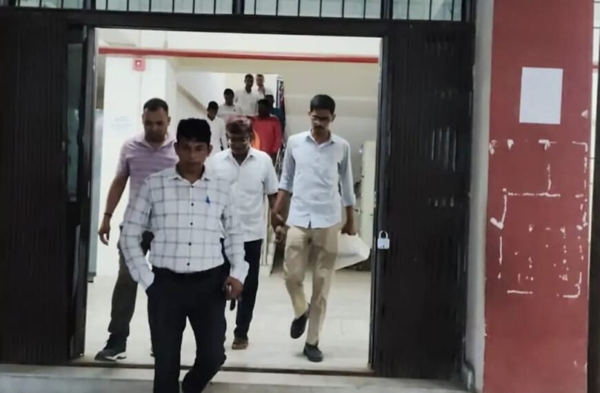 रिश्वतखोरी पर निगरानी का बड़ा शिकंजा: हिलसा अनुमंडल कार्यालय में प्रधान सहायक व निजी मुंशी 22 हजार की घूस लेते रंगे हाथ गिरफ्तार