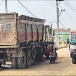 टोल बचाने के लिए मौत से खेल: एनएच-20 पर रॉन्ग साइड दौड़ रहे सैकड़ों ट्रक, हर पल मंडरा रहा बड़े हादसे का खतरा