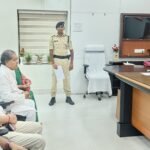 जनता दरबार में फटा शिकायतों का बम: फर्जी वोटर आईडी, अवैध टेंपू स्टैंड और बंद पेंशन पर डीएम का सख्त एक्शन
