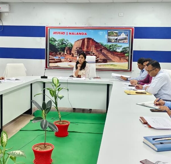 डीएम का सख्त अल्टीमेटम: लंबित राजस्व मामलों पर…