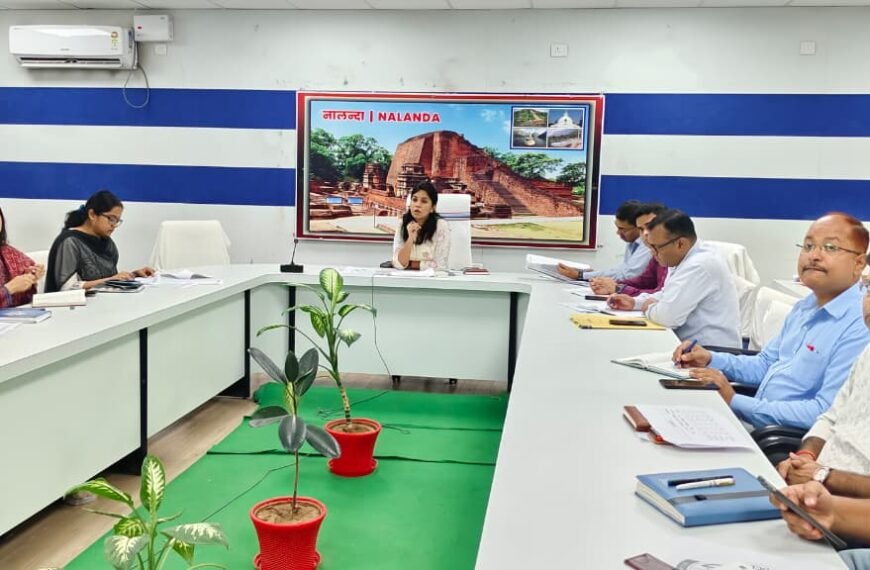 डीएम का सख्त अल्टीमेटम: लंबित राजस्व मामलों पर अब नहीं चलेगी लापरवाही, समयसीमा में निपटाएं सभी आवेदन