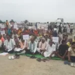 आठ घंटे थमा बिहार का ट्रैफिक: संपर्क पथ की मांग पर ग्रामीणों का उग्र प्रदर्शन, एनएच-80 और फोरलेन रहे जाम