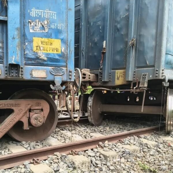हिलसा स्टेशन पर टला बड़ा रेल हादसा: स्टेशन&hellip;
