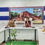 सड़क पर हेलमेट नहीं तो कार्रवाई तय: शराब माफिया और अवैध खनन पर डीएम का बड़ा एक्शन, अधिकारियों को सख्त चेतावनी