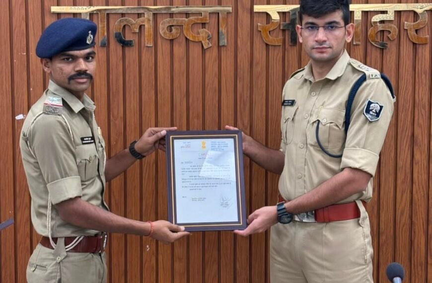 मलमास मेले में शानदार ड्यूटी का मिला इनाम: थानाध्यक्ष चंद्रशेखर कुमार को एसपी ने किया सम्मानित, उत्कृष्ट पुलिसकर्मियों को मिला प्रशस्ति-पत्र