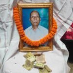 डुमरांव ने खोया ईमानदारी का प्रहरी, पूर्व स्टेशन मास्टर कृष्ण प्रसाद को नम आंखों से दी गई अंतिम श्रद्धांजलि