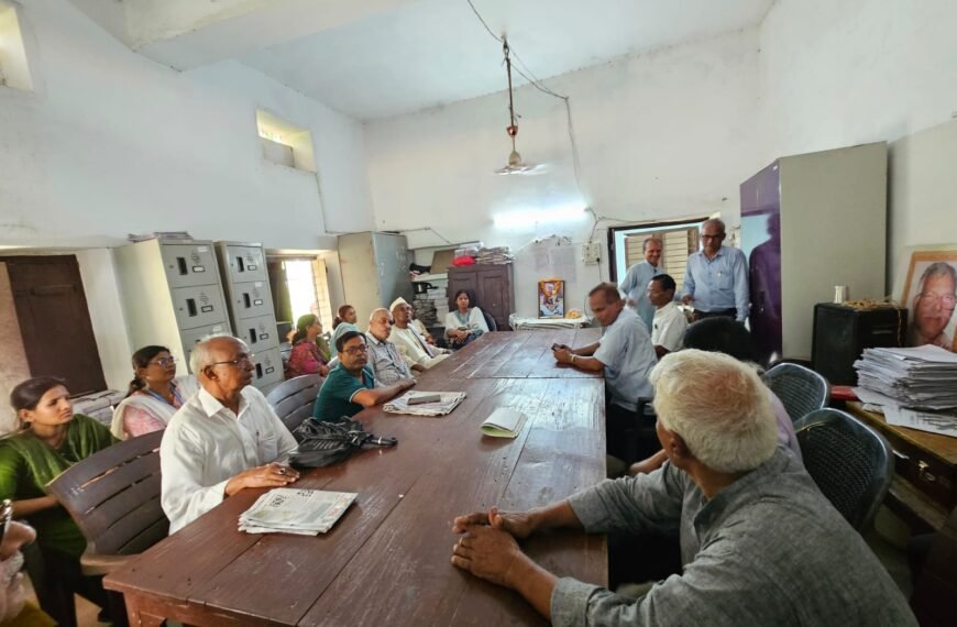 साहित्य जगत को अपूरणीय क्षति: डॉ. रामपुनीत ठाकुर ‘तरुण’ को अश्रुपूरित श्रद्धांजलि, शोकसभा में उमड़े साहित्यकार