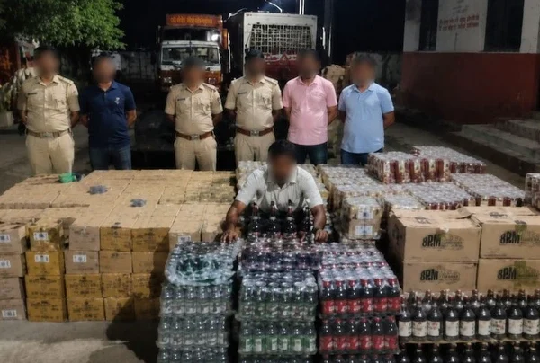 दरभंगा में शराब माफिया पर बड़ा प्रहार, 10…