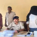 24 घंटे में लूटकांड का पर्दाफाश: पशु व्यवसायी से लूटे 4.80 लाख, चार बदमाश दबोचे, हथियार और लाखों की नकदी बरामद