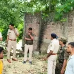 श्मशान घाट के पास पेटी में मिला जला हुआ युवक का शव: इलाके में मची सनसनी, हत्या की आशंका पर पुलिस की गहन जांच