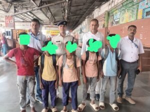 स्कूल बंक कर ट्रेन से निकले 5 मासूम,&hellip;