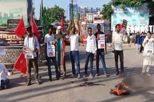 बिहार बंद से थमा जनजीवन: सड़कों पर उतरे&hellip;