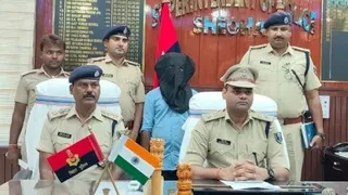 आर्केस्ट्रा की आड़ में देह व्यापार का भंडाफोड़: पुलिस की बड़ी कार्रवाई में दो नाबालिग मुक्त, संचालक समेत महिला गिरफ्तार