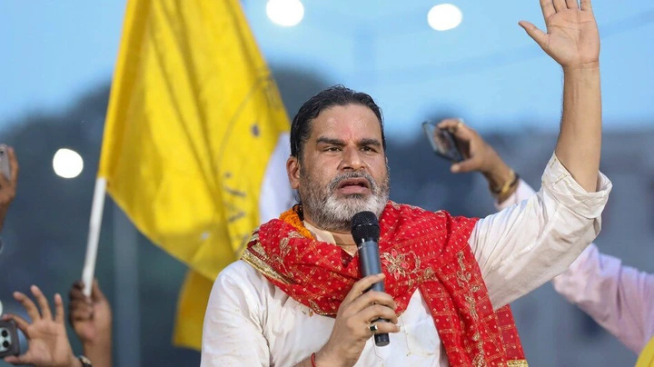 थाने में आधी रात हाई वोल्टेज ड्रामा: प्रशांत किशोर-एसएचओ में तीखी नोकझोंक, कार्यकर्ताओं को लेकर बढ़ा बवाल