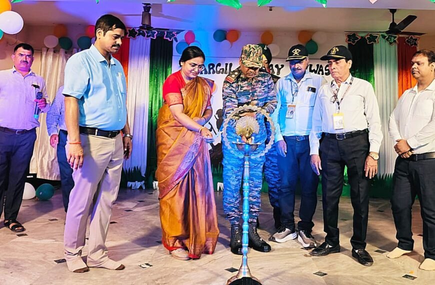 वीर सपूतों को सलाम: फाउंडेशन स्कूल में वीरों की गाथा सुन छलक पड़े आंसू