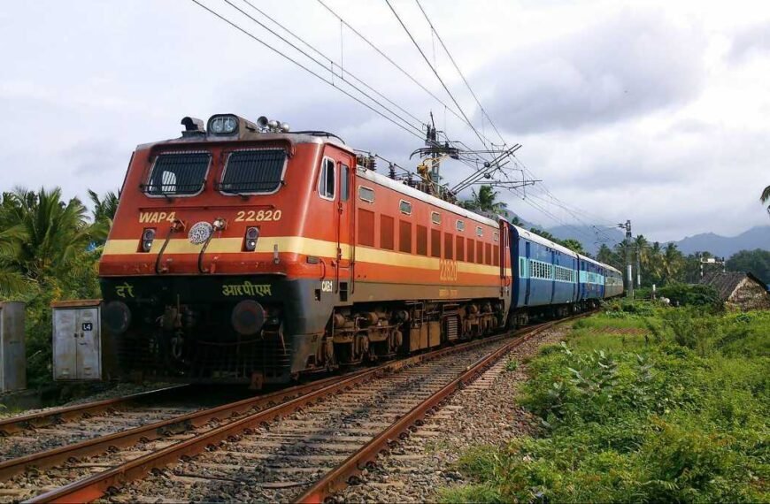 नेपाल की बाढ़ से रेल मंडल में मचा हड़कंप: समस्तीपुर में हाई अलर्ट, ट्रैक-पुलों पर 24 घंटे नजर