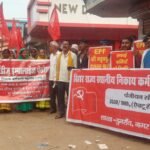 आर-पार की लड़ाई का ऐलान: छठे दिन भी नहीं झुके सफाईकर्मी, डुमरांव में हड़ताल से थमी नगर परिषद की रफ्तार